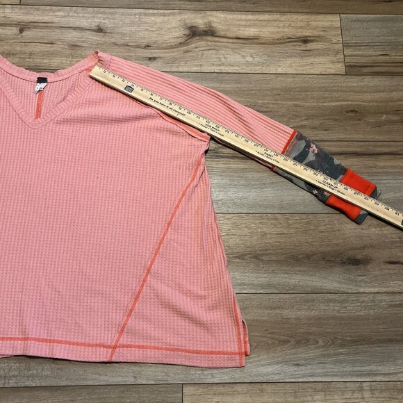 Women's We the Free Camo Cuff Waffle Knit Top SZ Large Thermal Oversized Pink - Picture 6 of 11